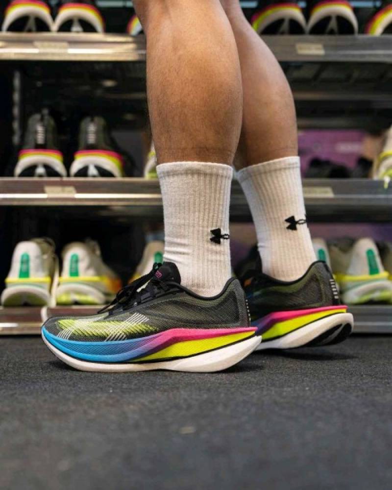 Under Armou Velociti Elite 3 running shoe