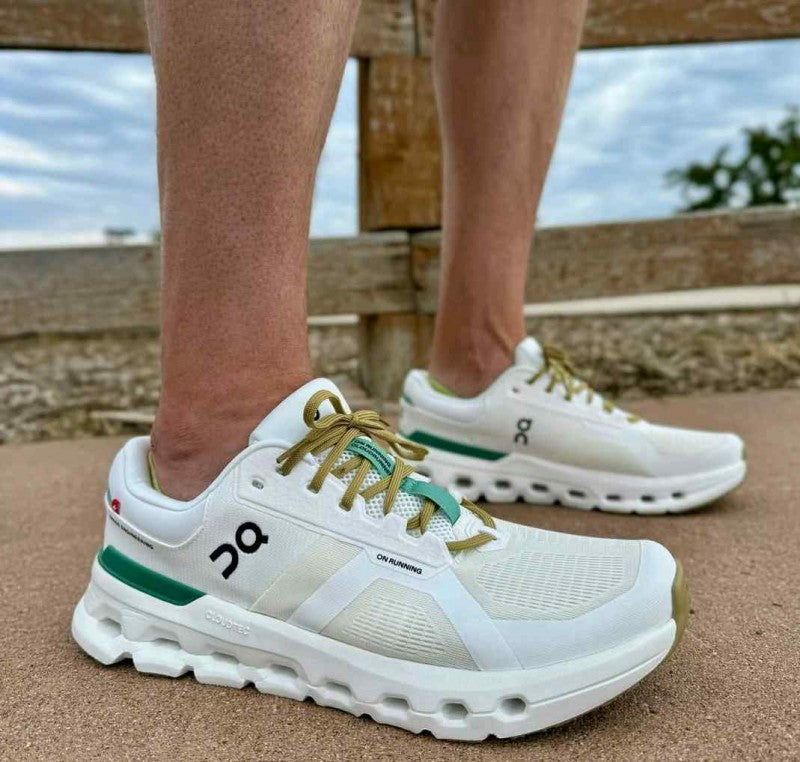 ON Cloudrunner 2 undyed white green