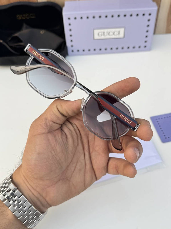 Gucci_618_silver_grey