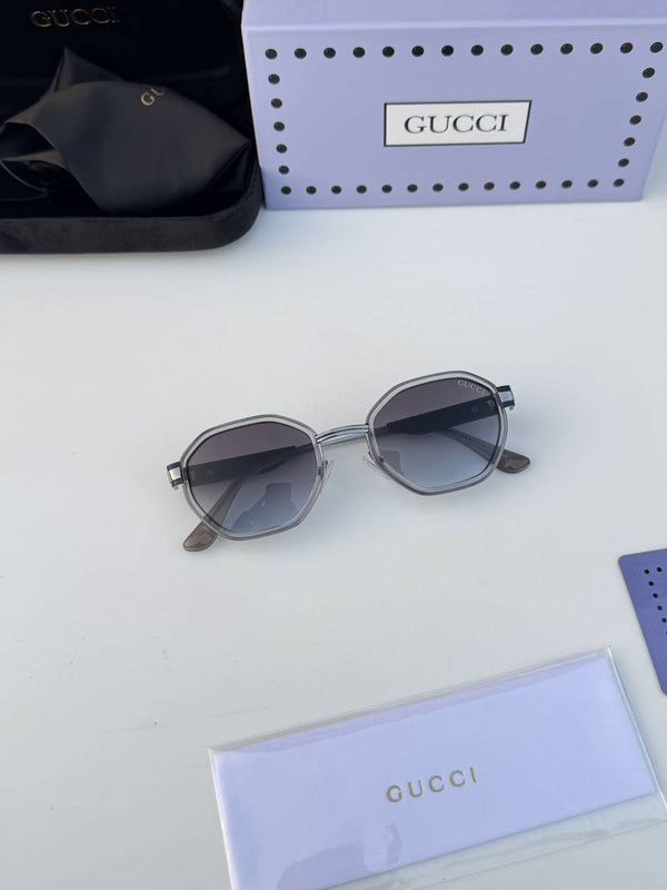 Gucci_618_silver_grey