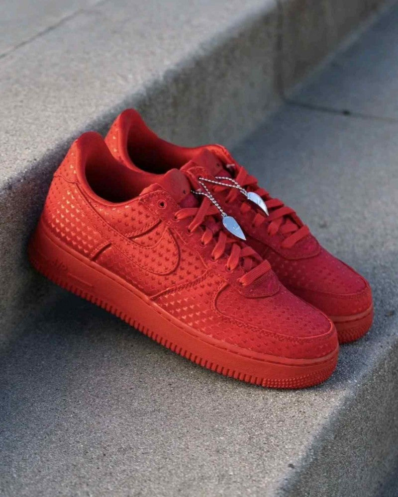 Nike AIR FORCE 1 RETRO VALENTINES DAY