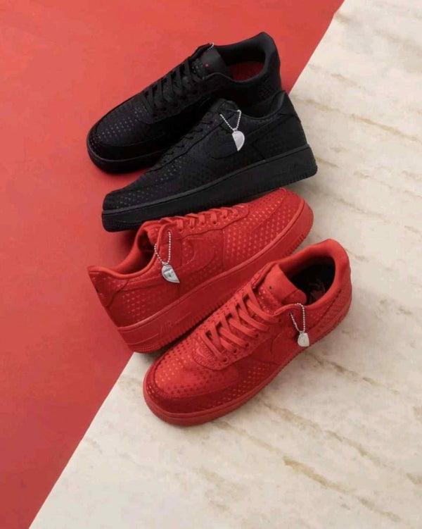 Nike AIR FORCE 1 RETRO VALENTINES DAY
