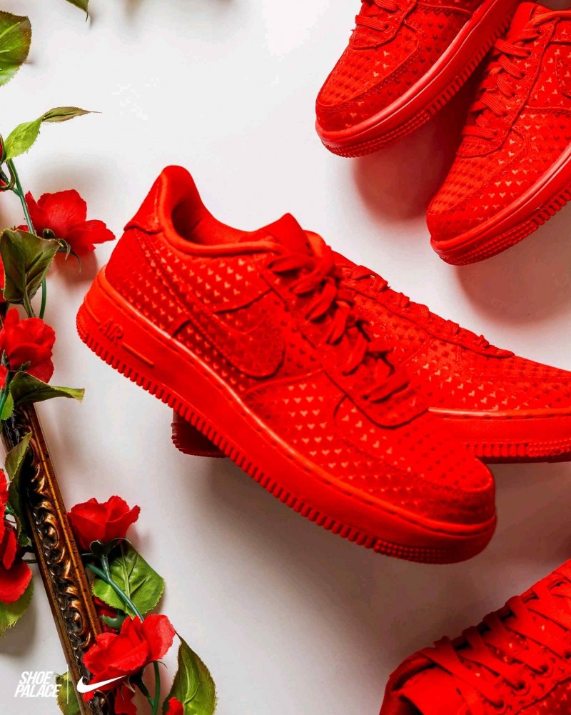 Nike AIR FORCE 1 RETRO VALENTINES DAY