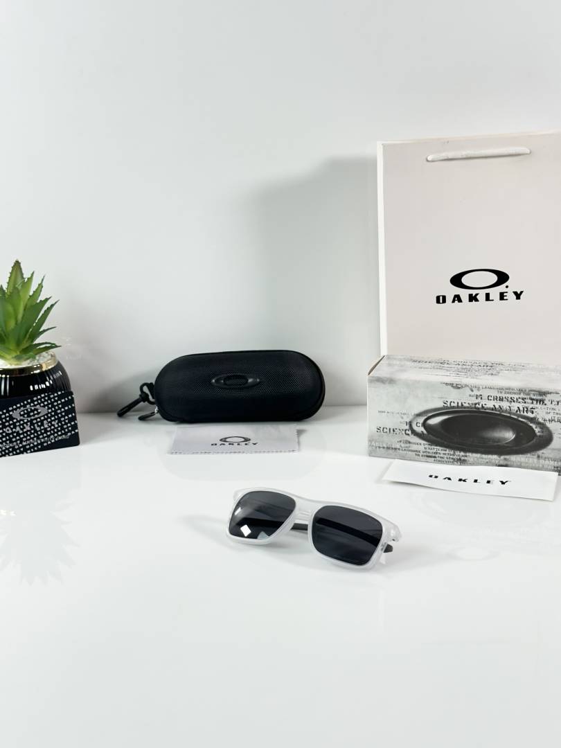 Oakley_3103_Ice_Black
