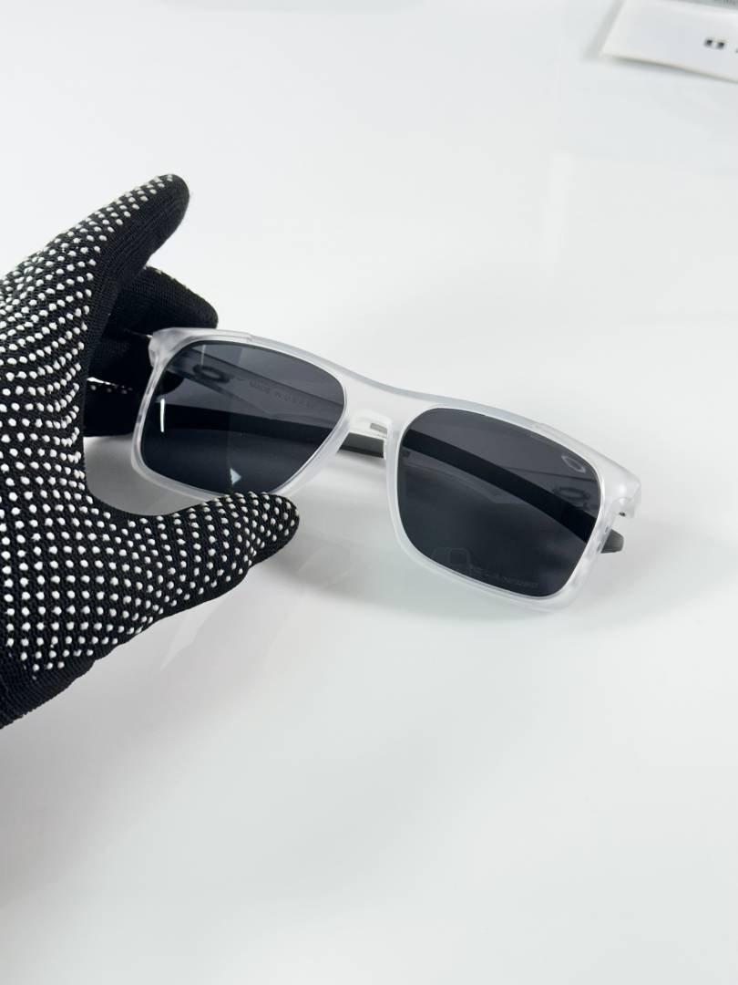 Oakley_3103_Ice_Black