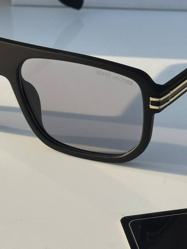 Marc_jacobs_1018_black_plano