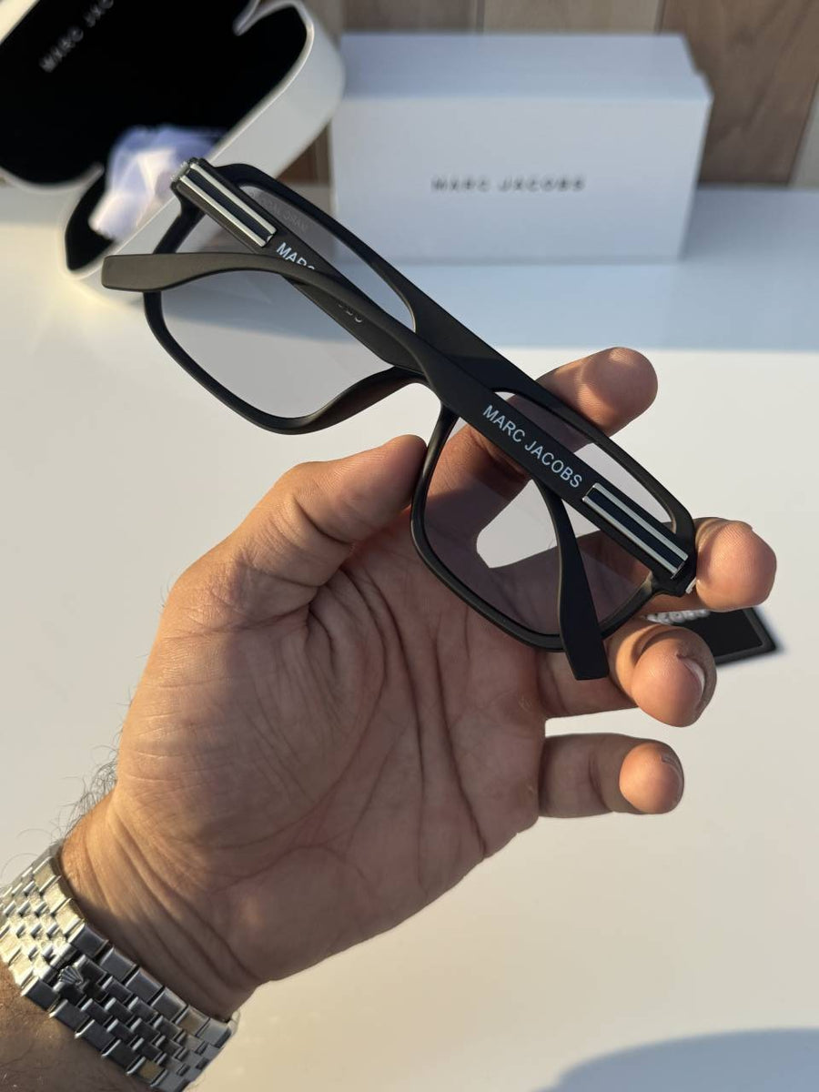 Marc_jacobs_1018_black_plano