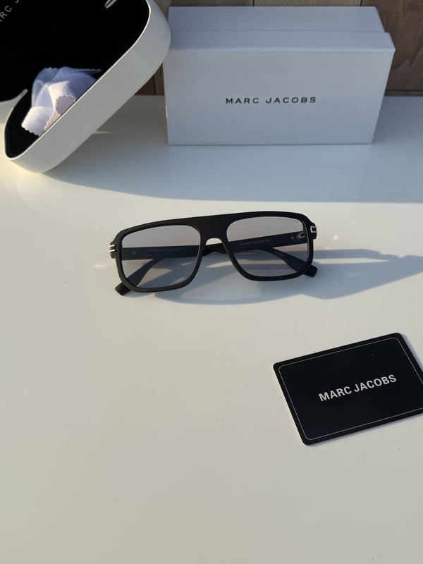 Marc_jacobs_1018_black_plano