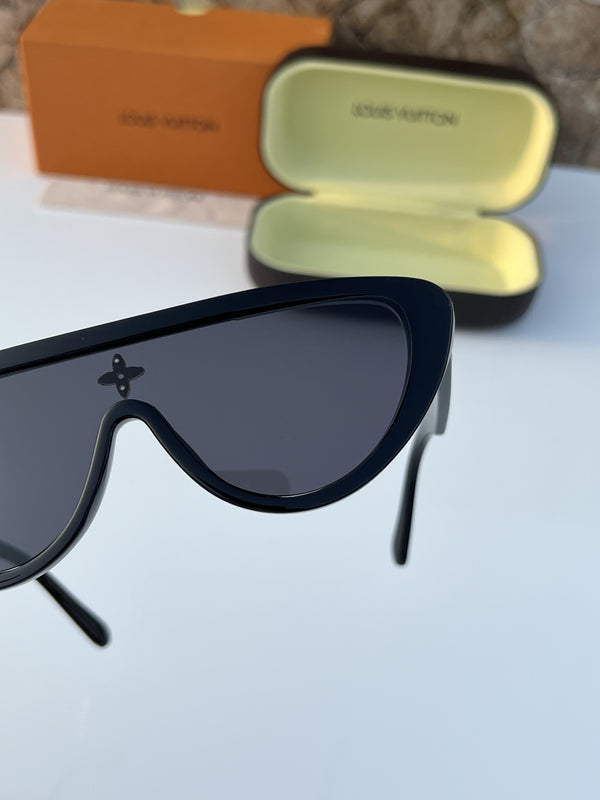 Louis Vuitton_2218_full_black