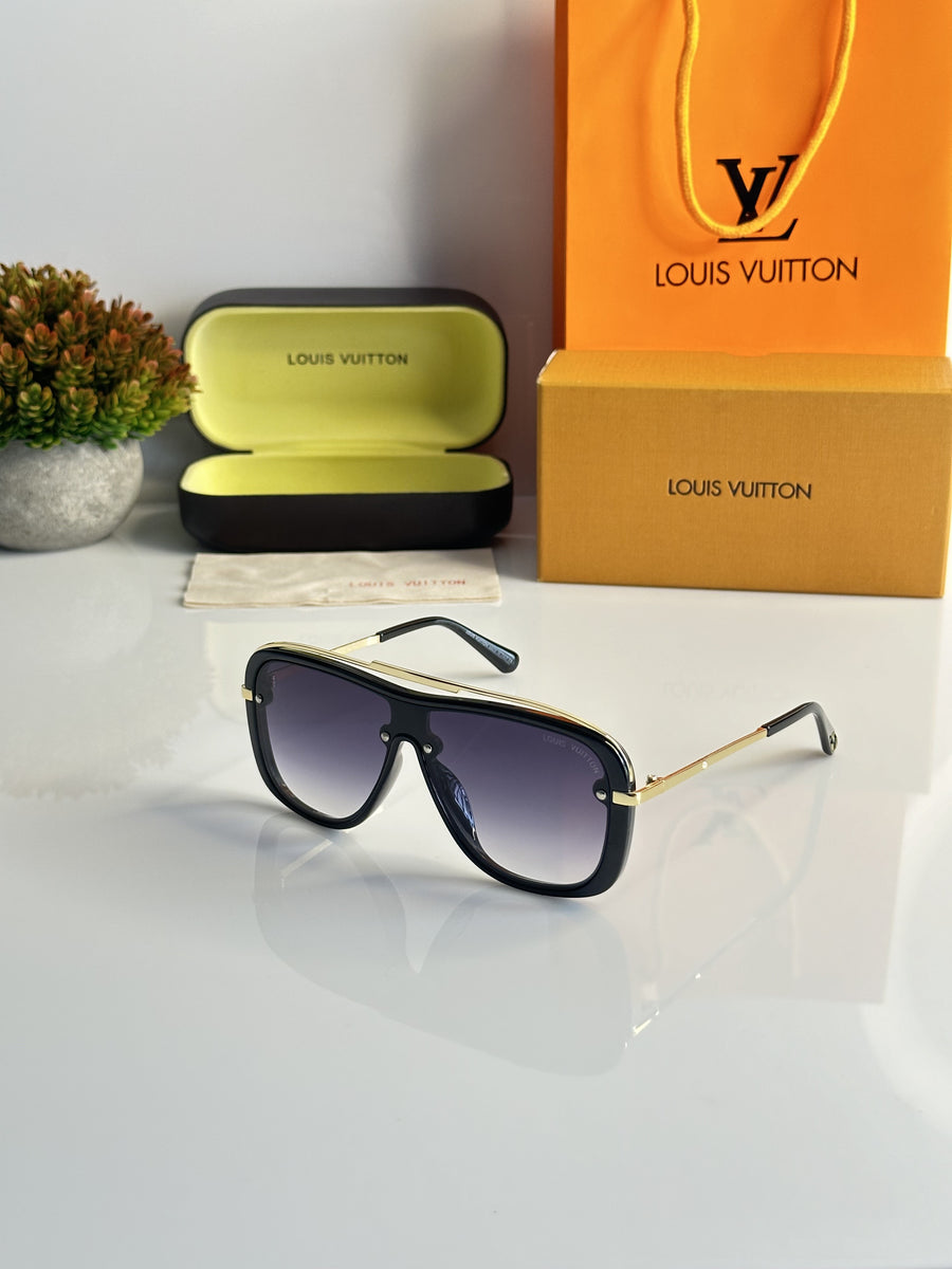 Louis Vuitton_1918_gold_black_dc