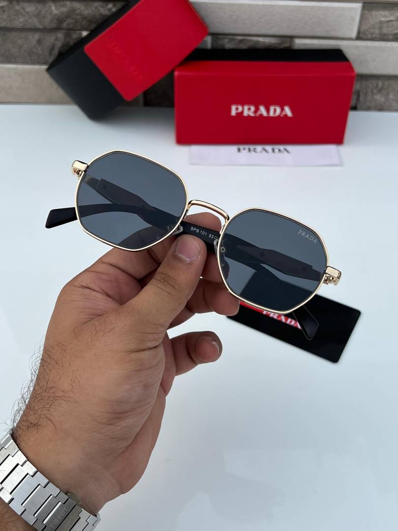 Prada_101_gold_black