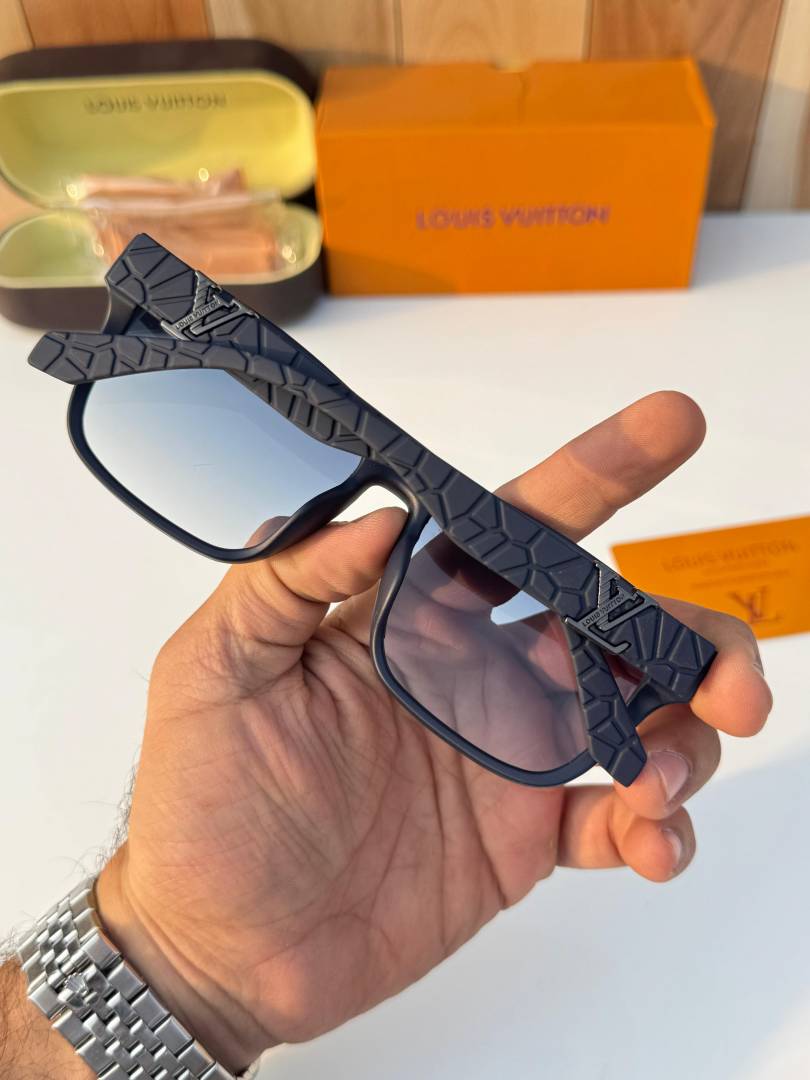 Louis Vuitton_578_matt_blue