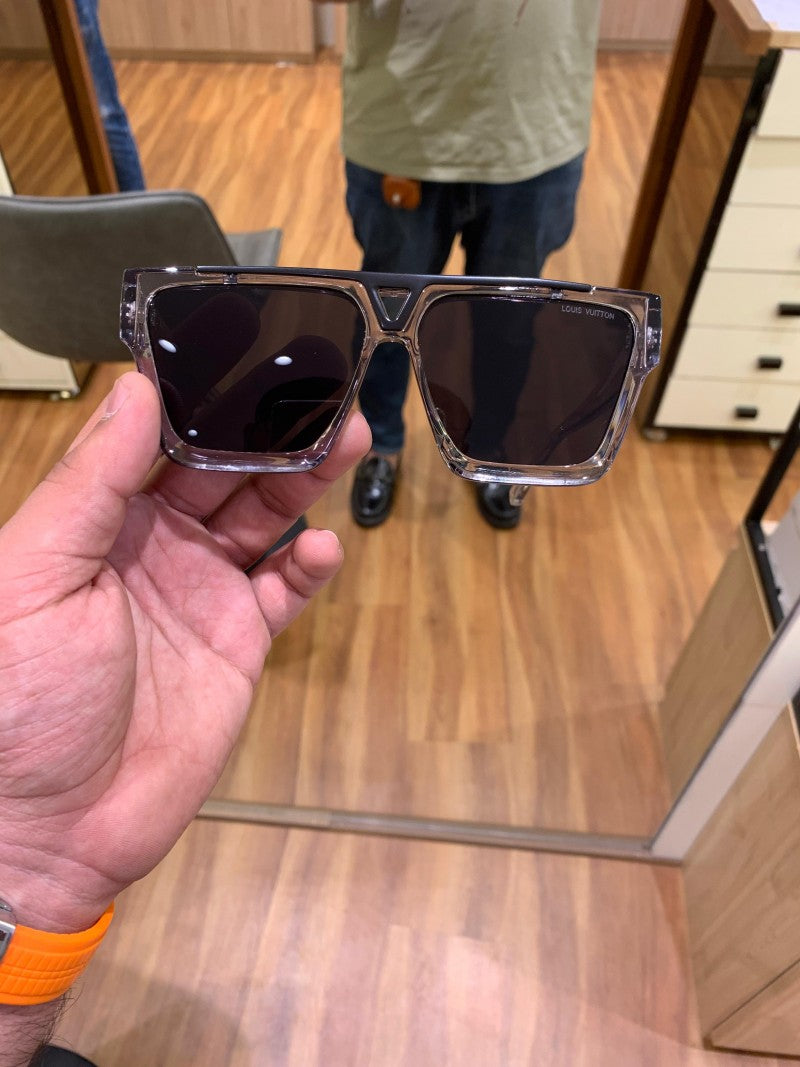 Louis Vuitton_square evidence 1502 grey black