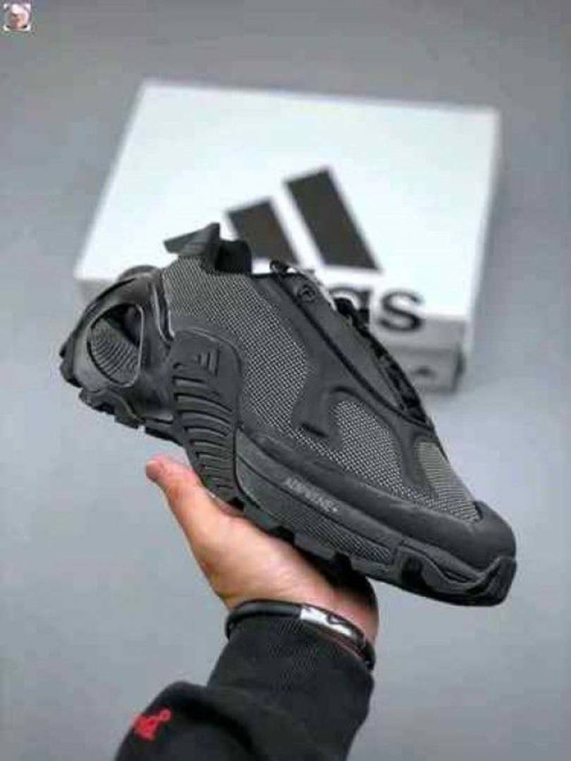 Adidas Wonder Runner All Black
