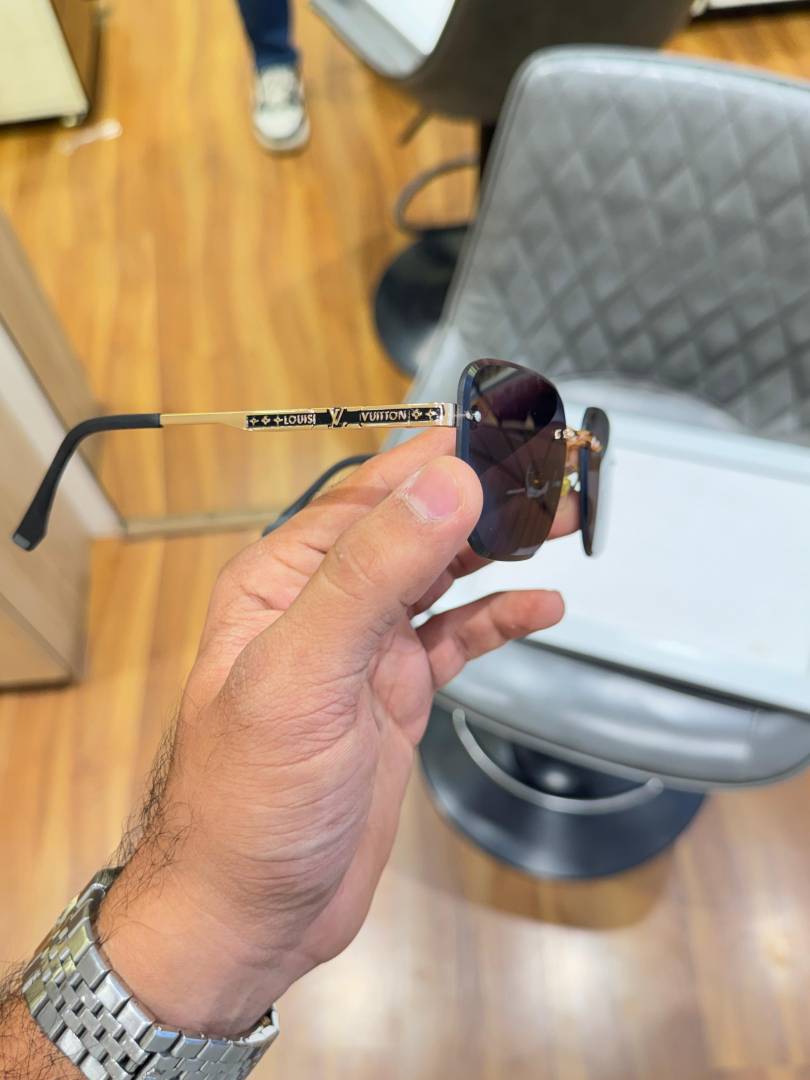 Louis vuitton 22077 gold black