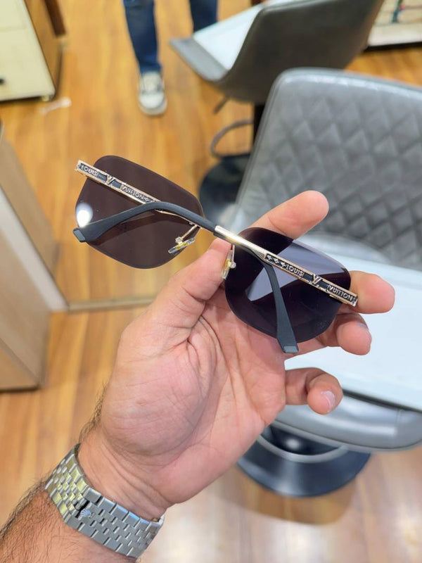 Louis vuitton 22077 gold black