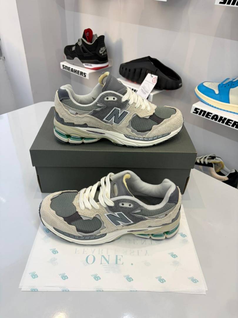 New balancce 2002R Protection Pack Grey 553