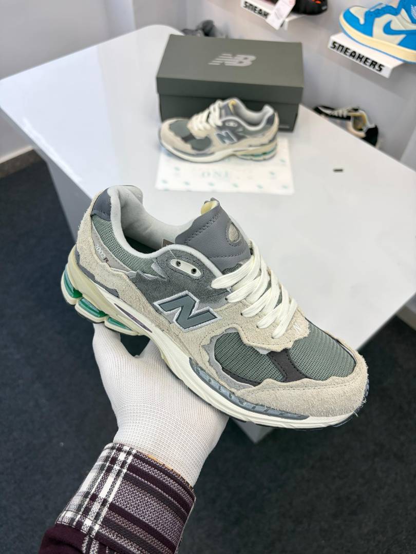 New balancce 2002R Protection Pack Grey 553