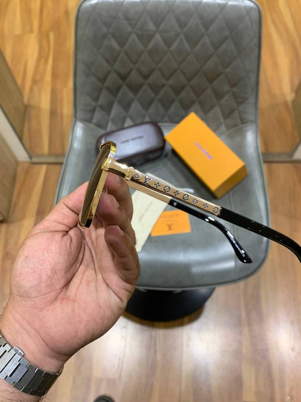 Louis Vuitton_2254_gold_black
