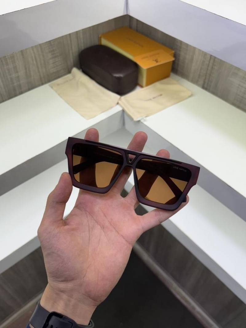 Louis Vuitton 1502 brown