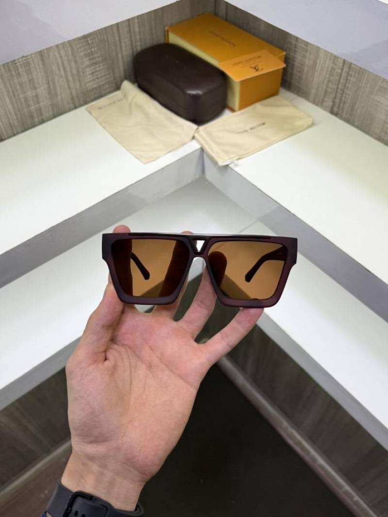 Louis Vuitton 1502 brown