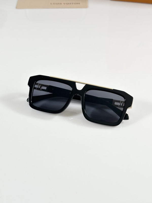 Luis 121 Gold Black