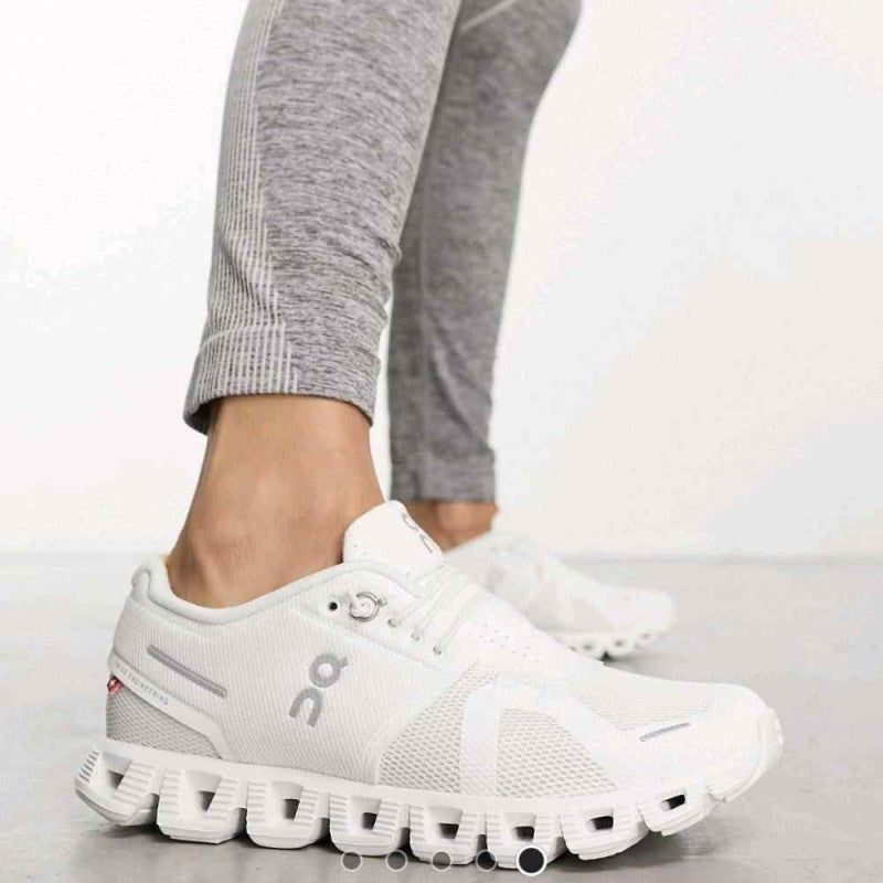On Running On Cloud 6 Shoes Men - White