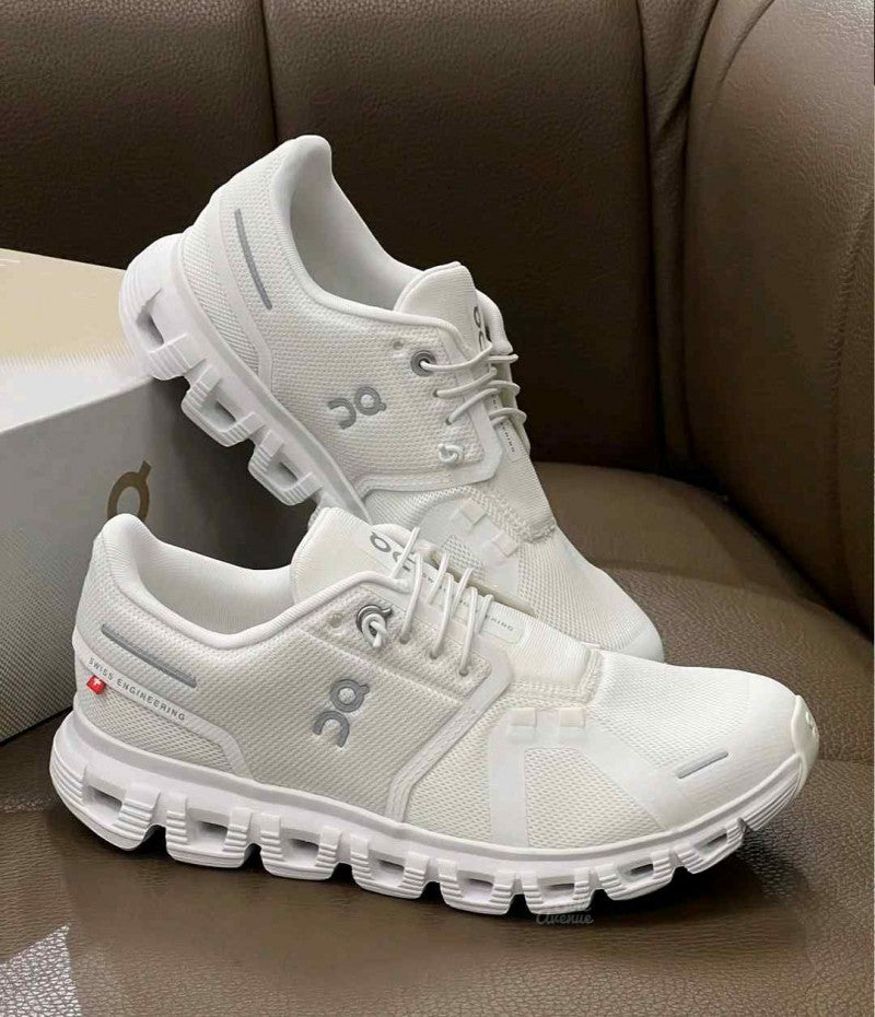 On Running On Cloud 6 Shoes Men - White
