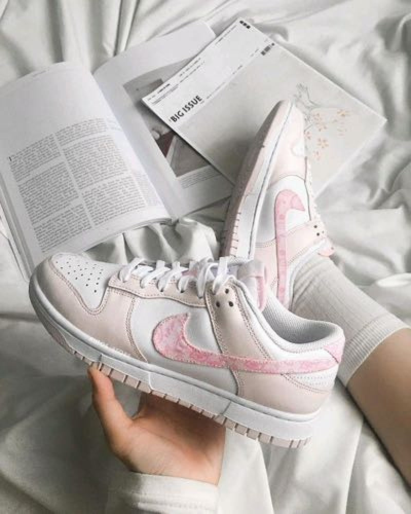 Nike SB DUNK LOW ESSENTIAL PAISLEY PACK PINK WOMEN S