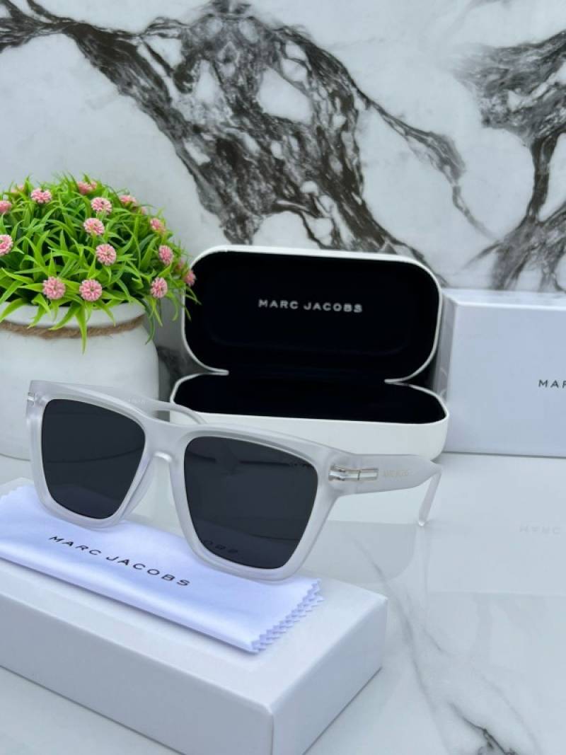 marc jacobs 1002 white black