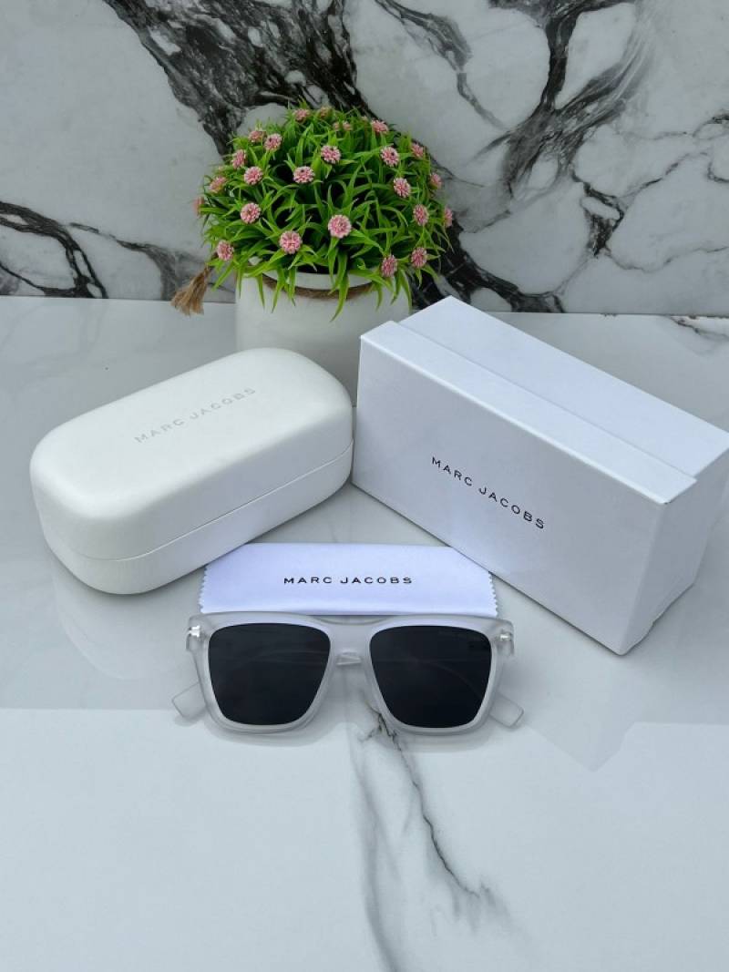 marc jacobs 1002 white black