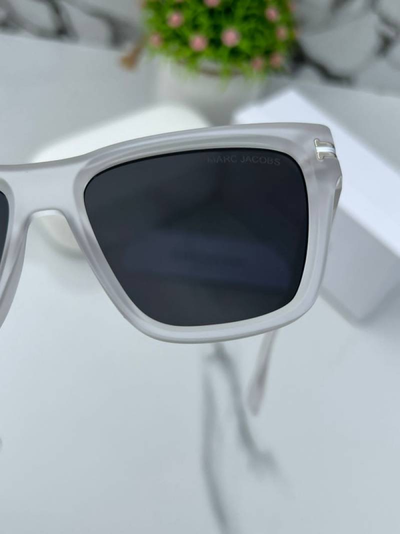 marc jacobs 1002 white black