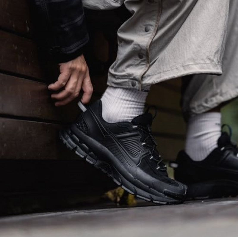 Nike Zoom Vomero Roam triple Black