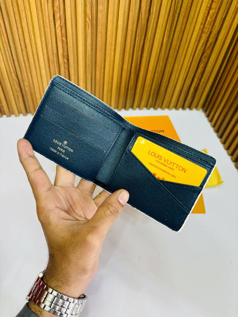 110 LV LOIUS VUTTON PREMIUM QUALITY WALLET