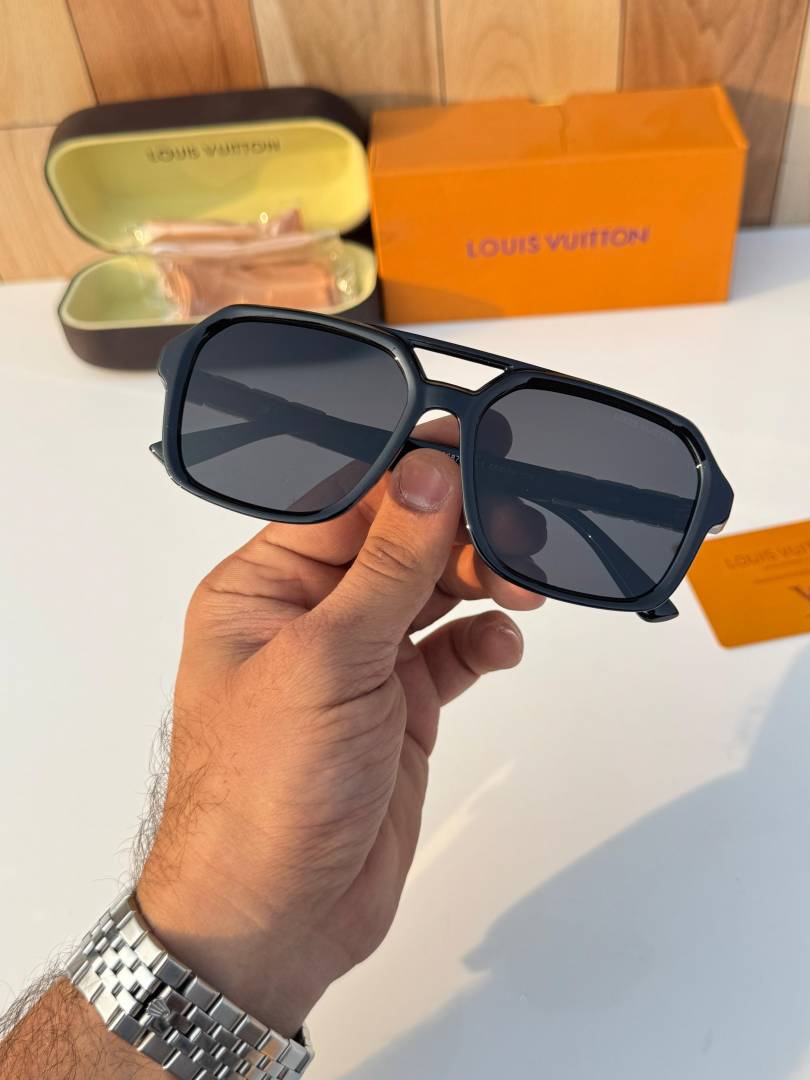 Louis vuittion 2687_black_gold