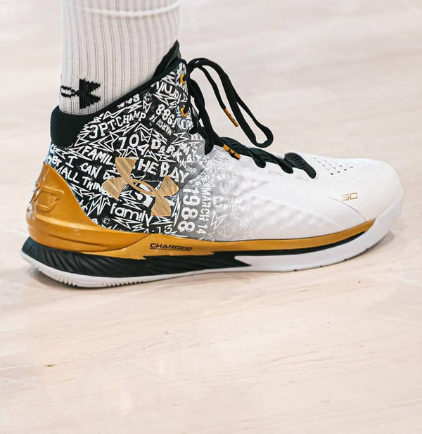r Curry 1 MVP Trophy Gold