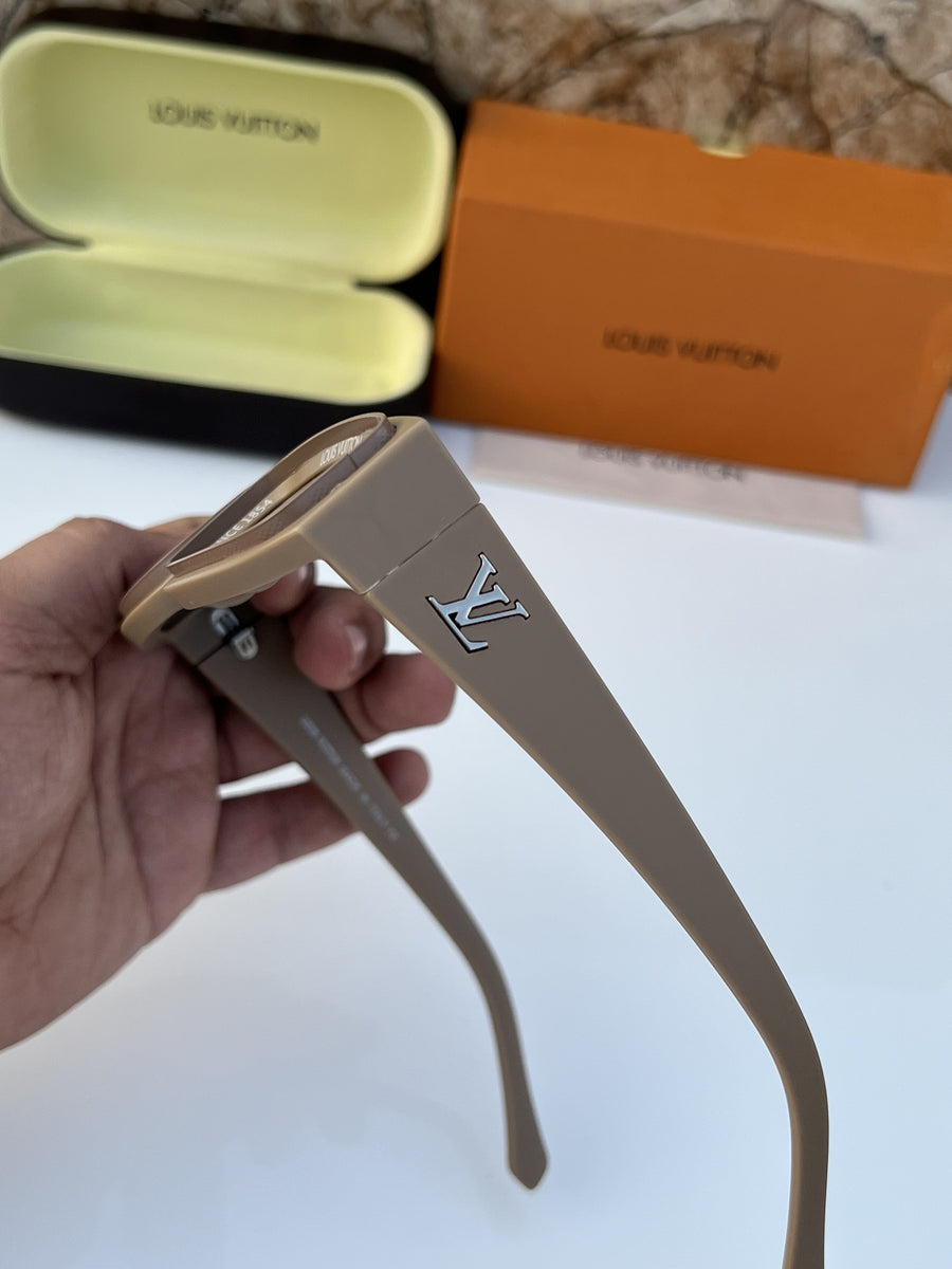 Louis Vuitton_6190_brown