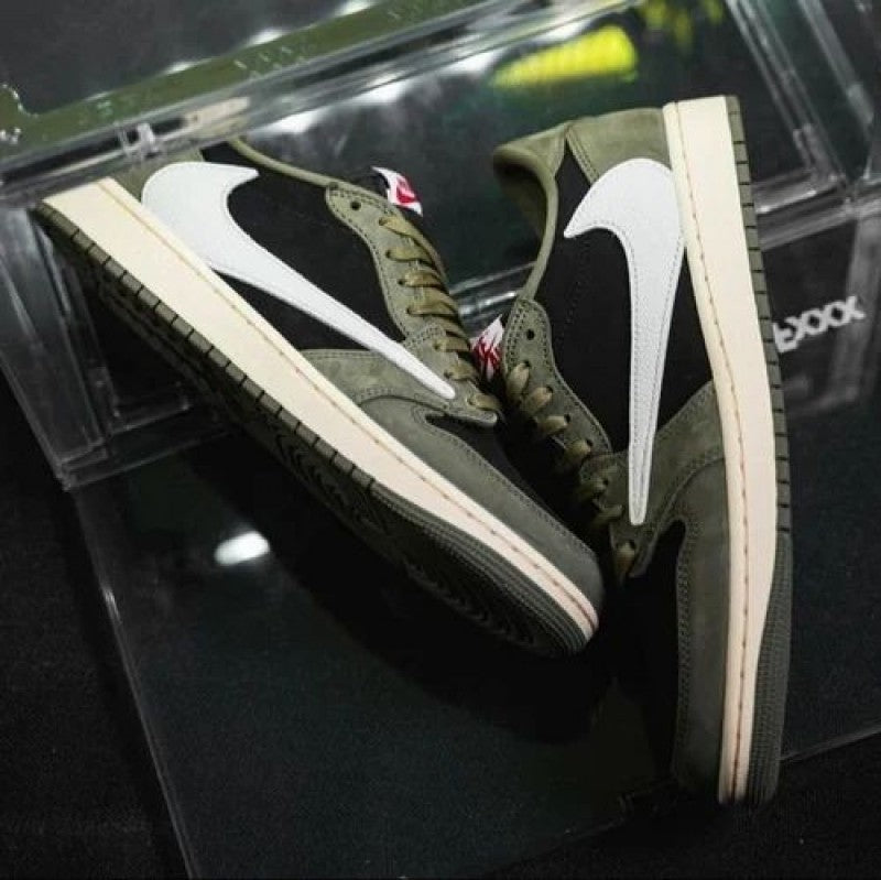 AIR JORDAN RETRO 1 TRAVIS SCOTT Low Olive