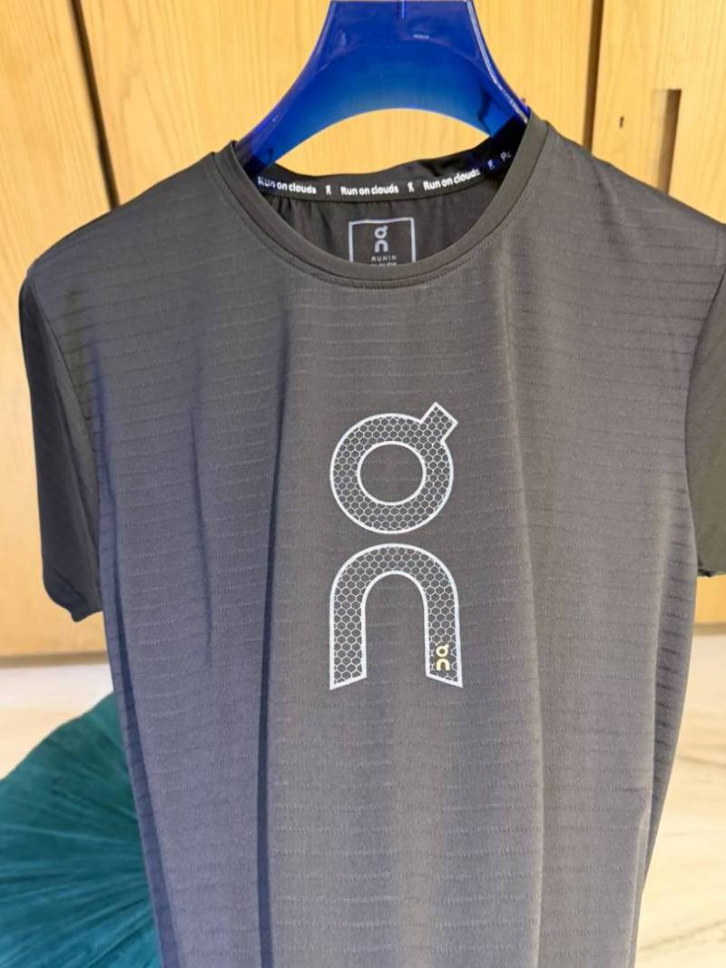 On Cloud IMPORTED STORE ARTICLE T SHIRTx