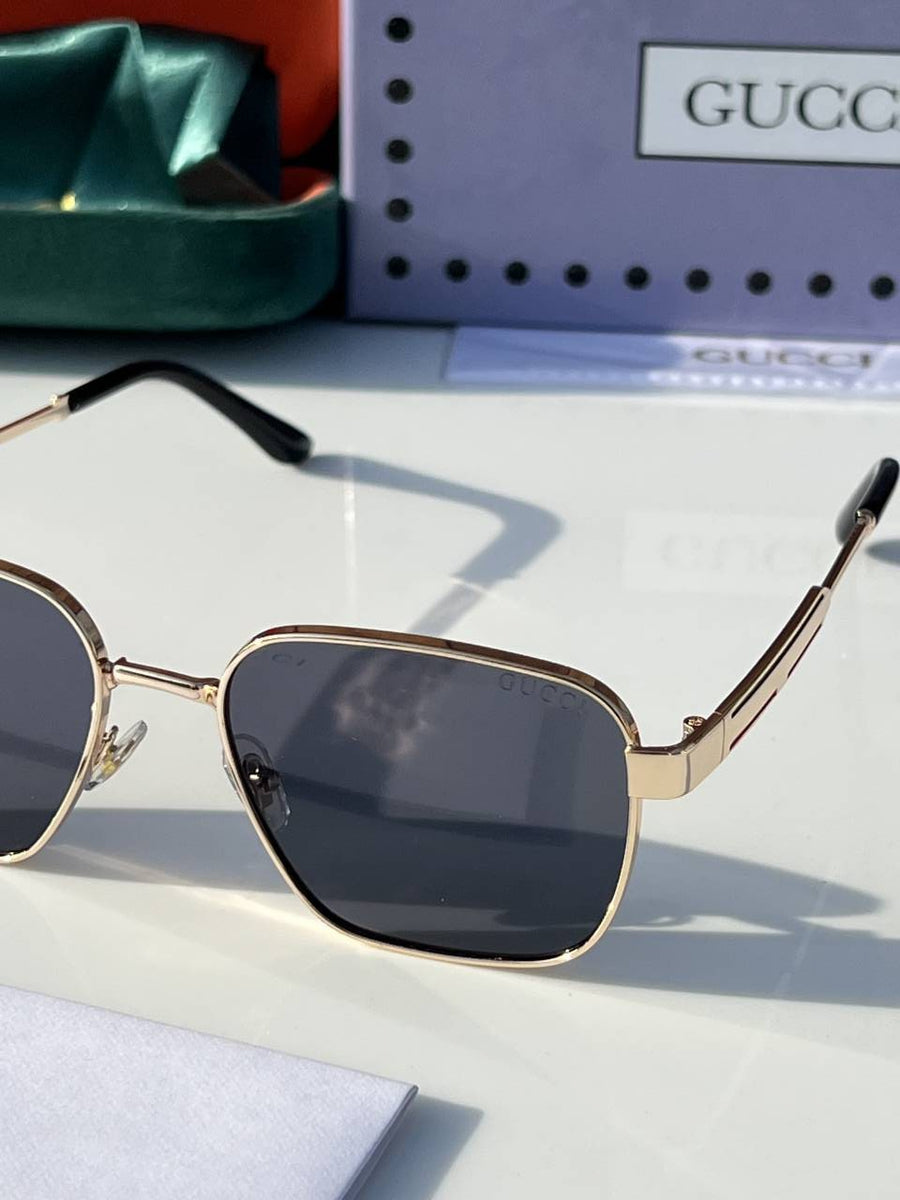 Gucci_526_gold_black
