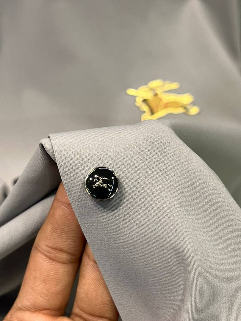 Burberry IMPORTED STORE ARTICLE FULL SLEEVES SHIRT