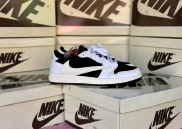 Nike air jordan retro 1 low travis scott x panda semi ua