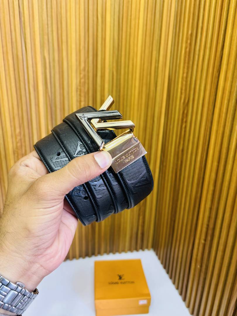 44 LV LOIUS VUTTON PREMIUM QUALITY REVERSIBLE BELT