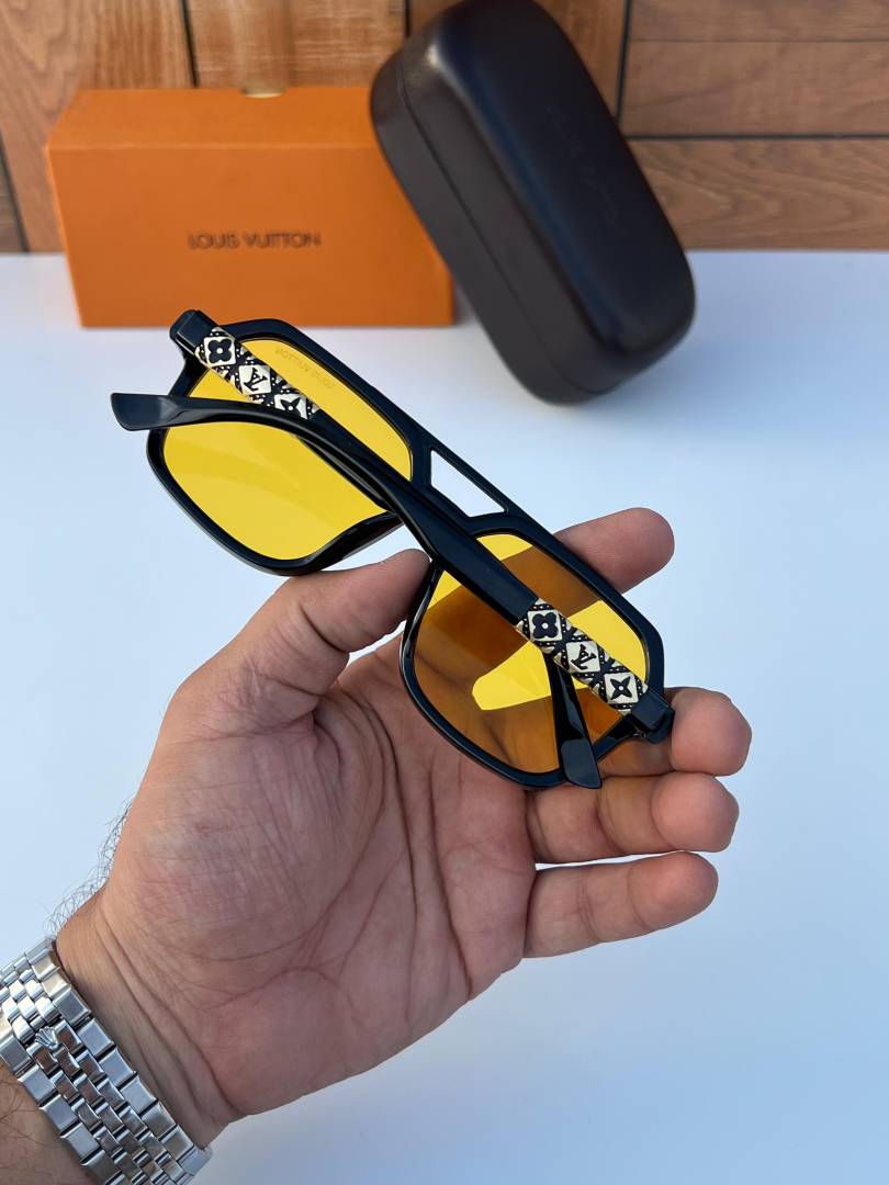 Louis Vuitton_2687_yellow