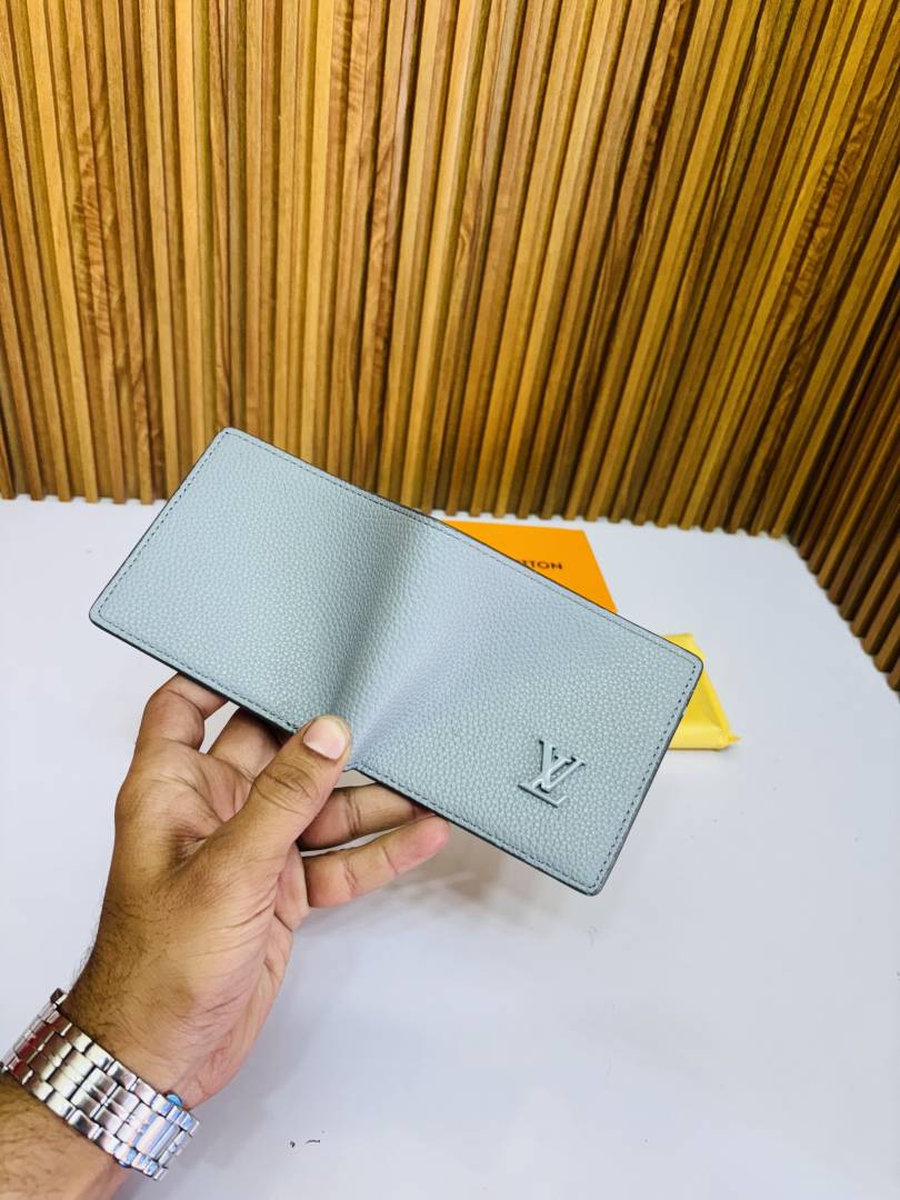 113 LV LOIUS VUTTON PREMIUM QUALITY WALLET