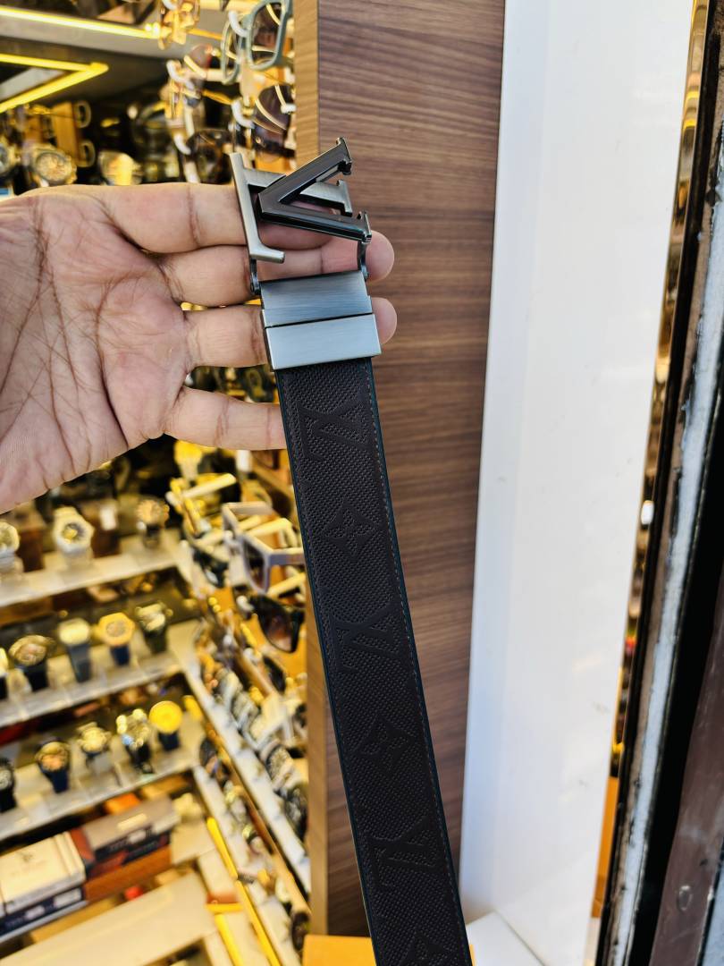 50 LV LOIUS VUTTON PREMIUM QUALITY REVERSIBLE BELT