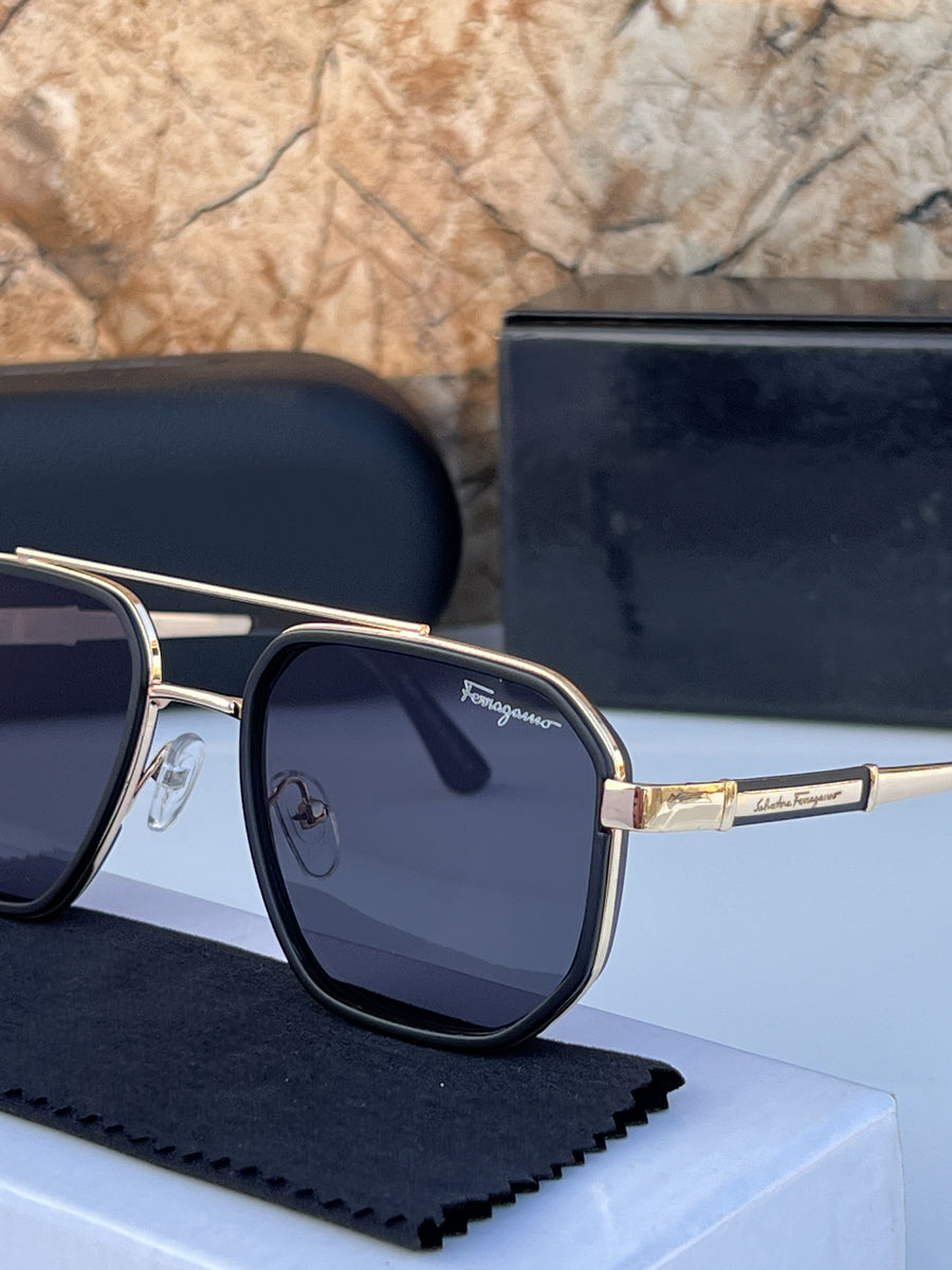 Ferragamo_294_gold_black