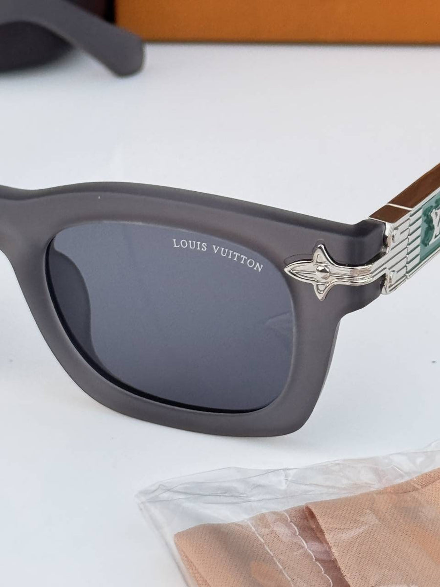 Louis Vuitton_1126_grey