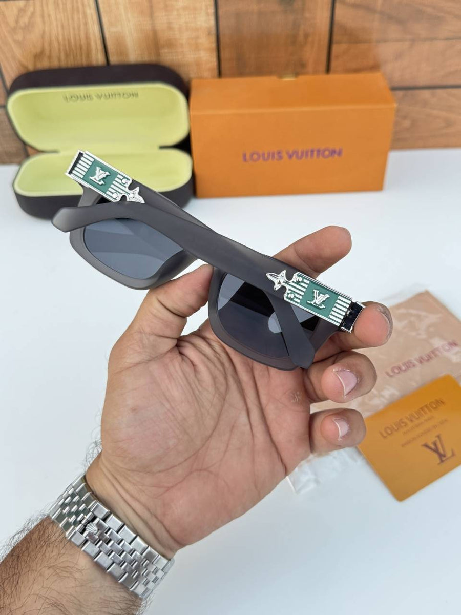 Louis Vuitton_1126_grey