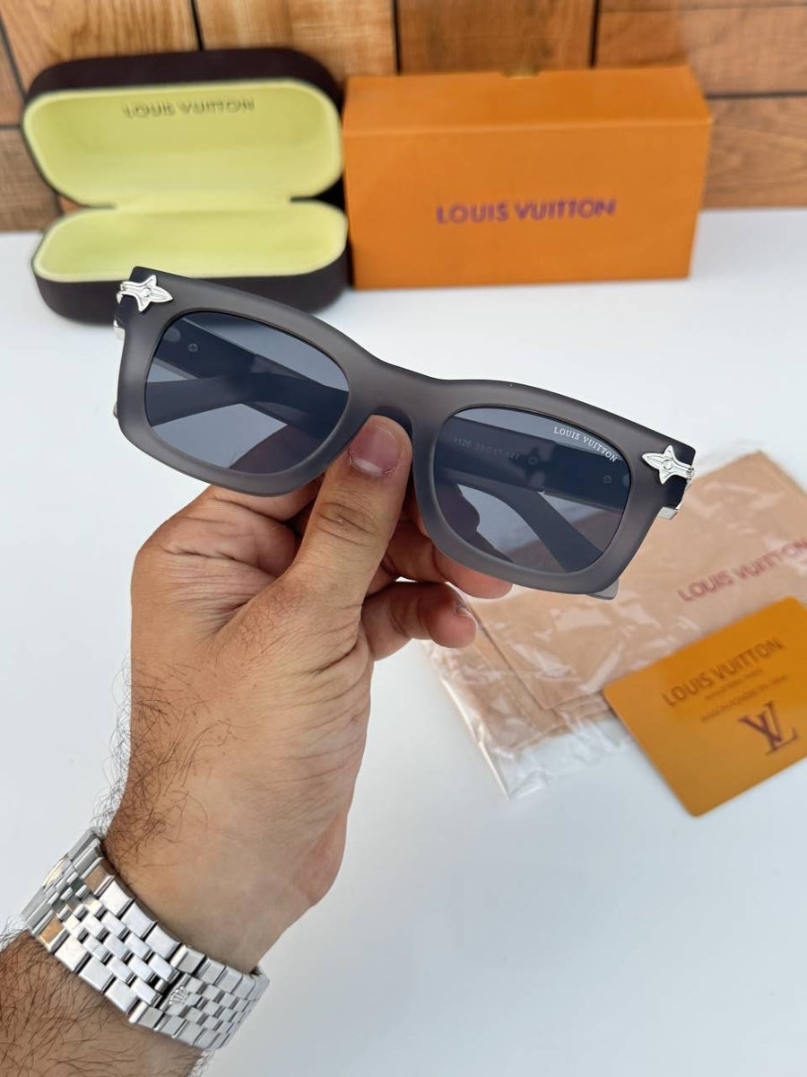 Louis Vuitton_1126_grey